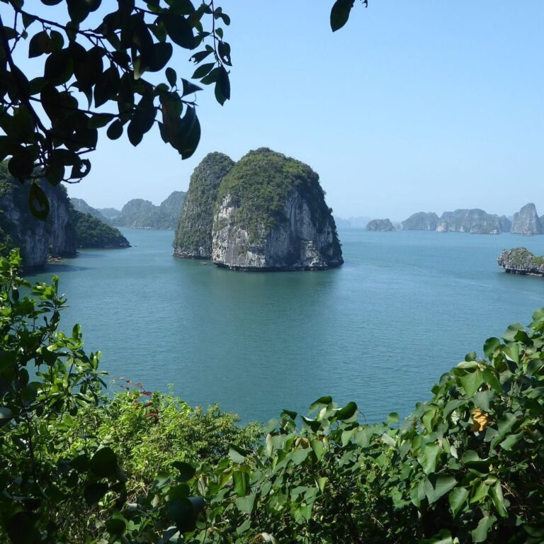 Discover The Stunning Beauty of Bai Tu Long Bay