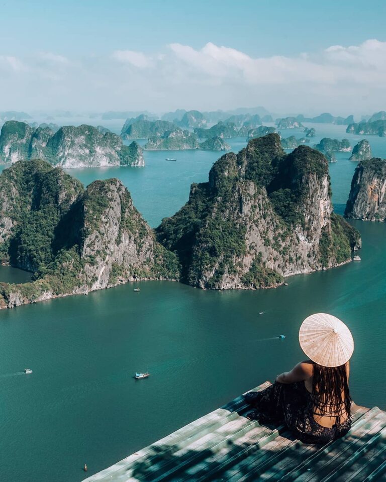 Discover The Stunning Beauty of Bai Tu Long Bay