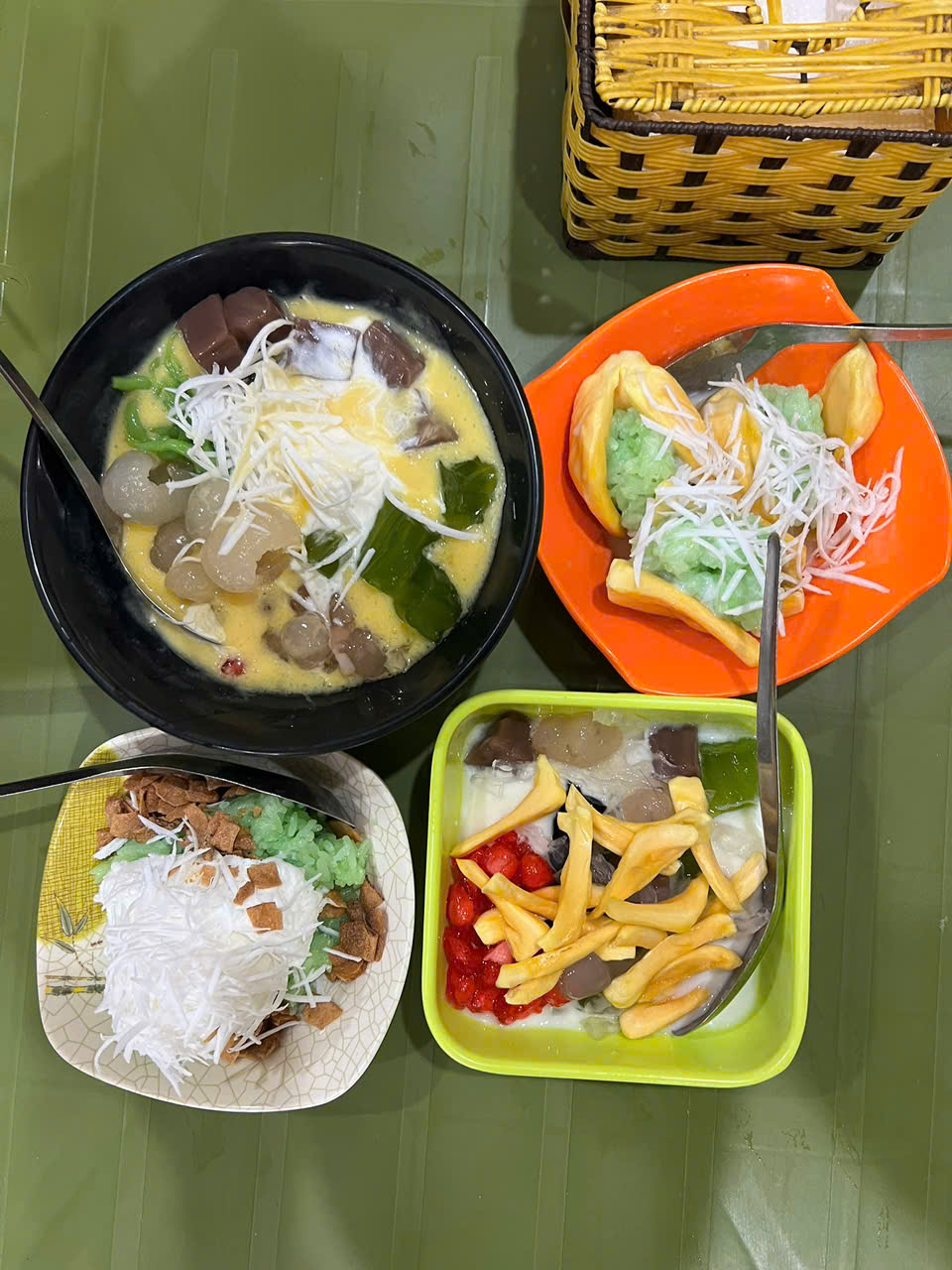 Hidden Gems Hanoi’s Streetfood Tour