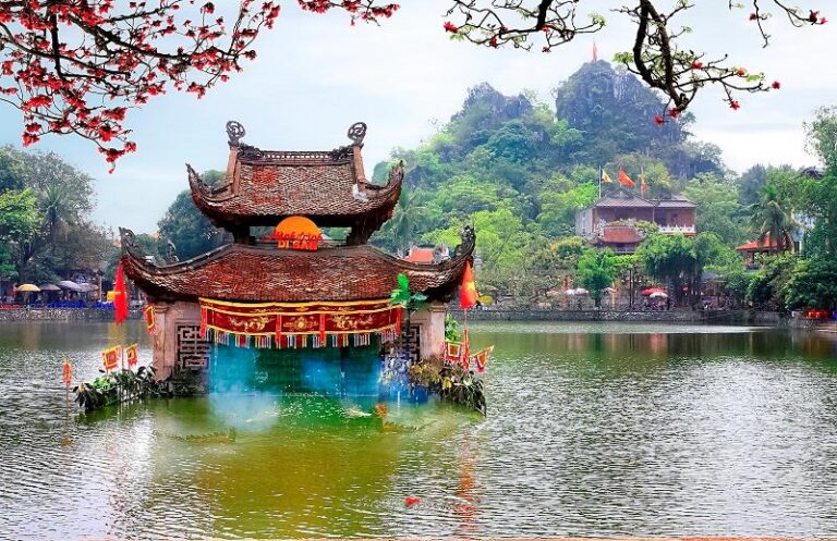 Duong Lam Ancient Village & Thay Pagoda Day Tour: A Journey Through Time