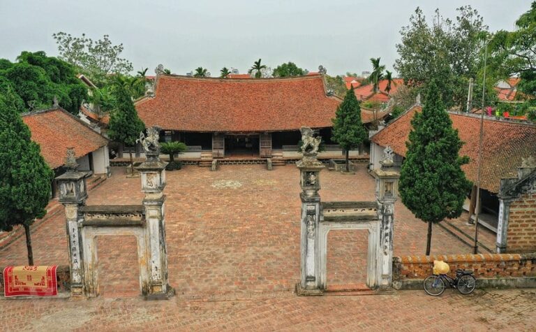 Duong Lam Ancient Village & Thay Pagoda Day Tour: A Journey Through Time