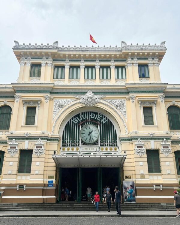 Half-Day Ho Chi Minh City Adventure: History, Culture & Bustling Markets