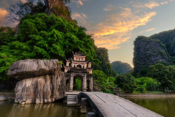 Ninh Binh 3 Days Adventure from Hanoi: Ancient Capital, Caves & Nature