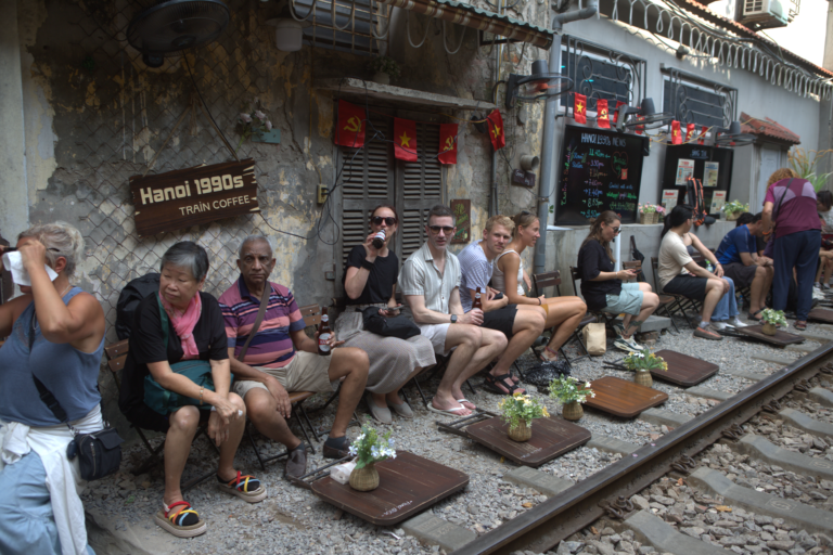 The Best of Vietnam in 5 Days: Peaks, Streets & the Sea