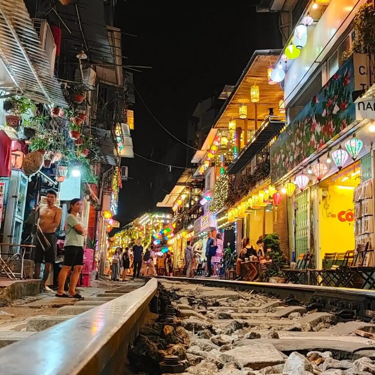The Best of Vietnam in 5 Days: Peaks, Streets & the Sea