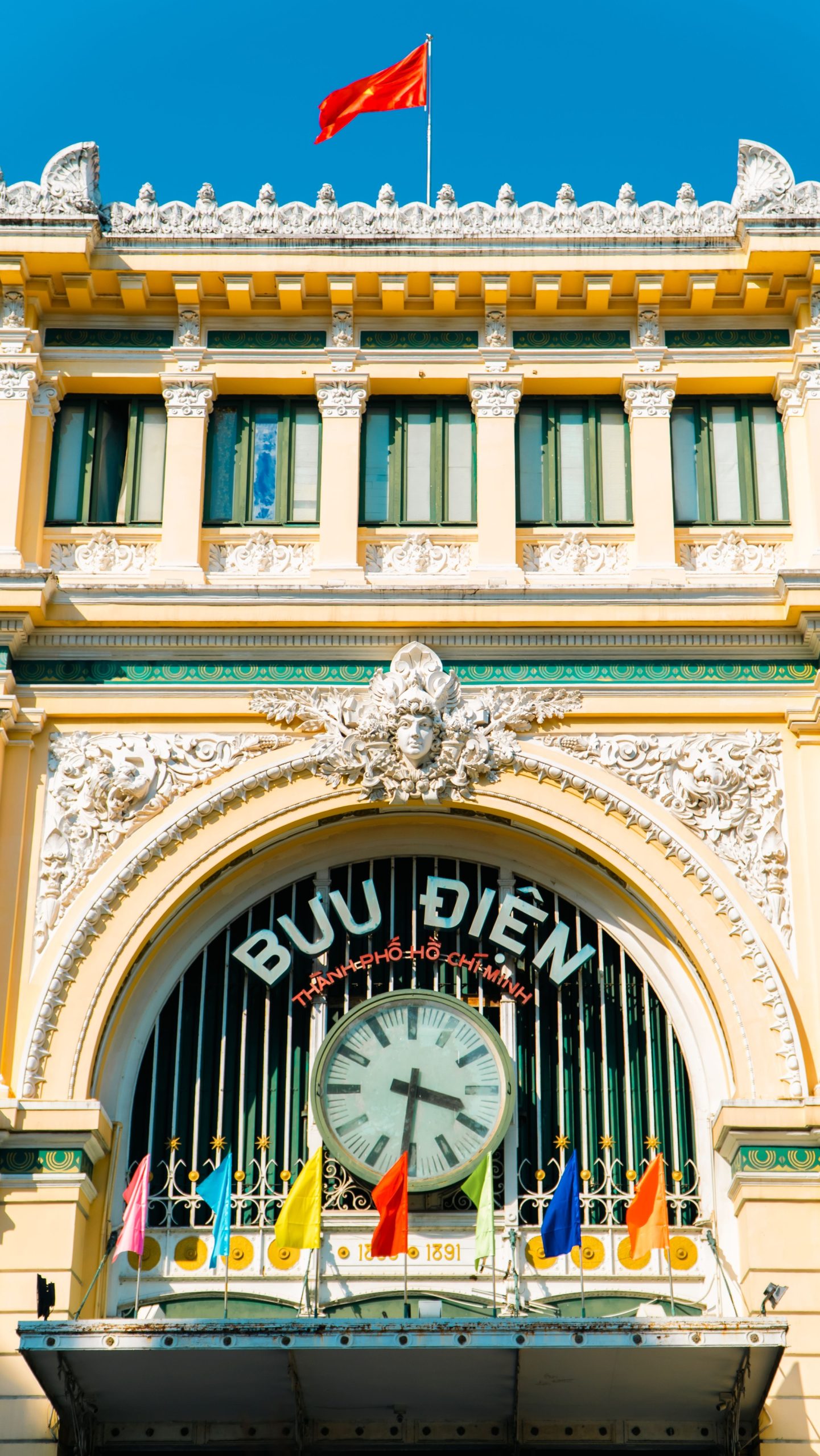 Half-Day Ho Chi Minh City Adventure: History, Culture & Bustling Markets