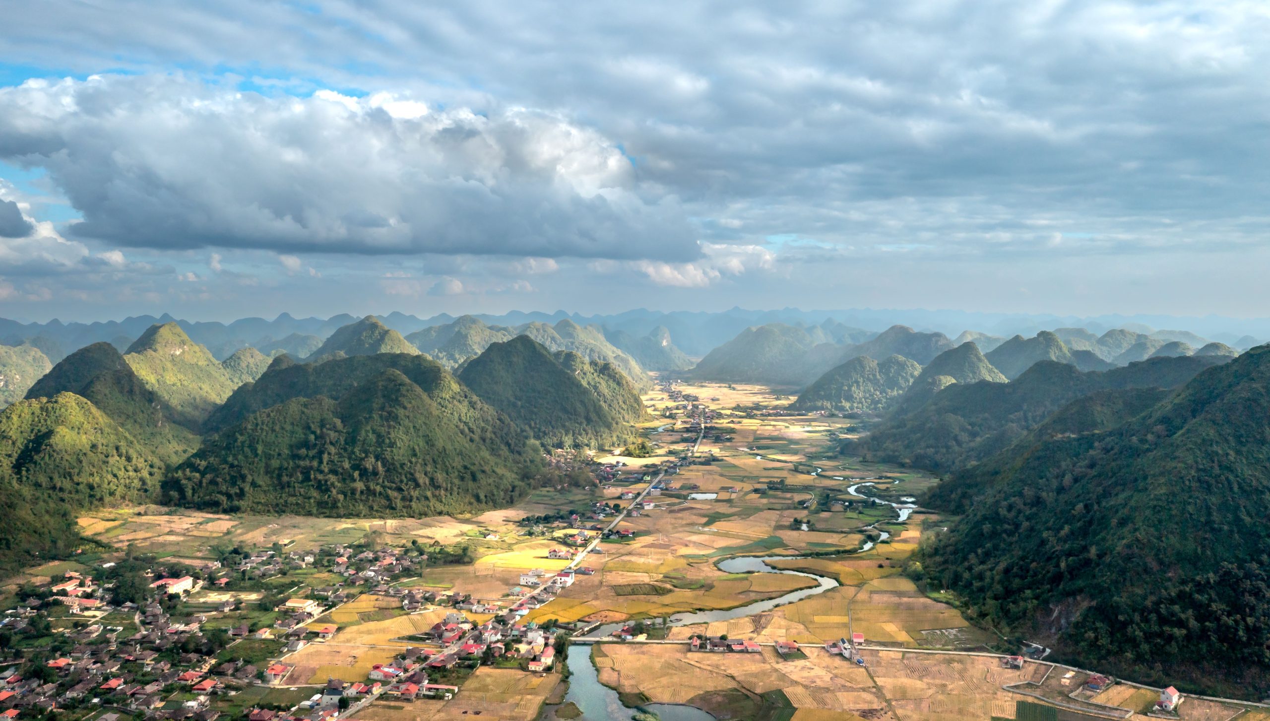 Lang Son's Limestone Peaks: Exploring Vietnam's Northern Frontier